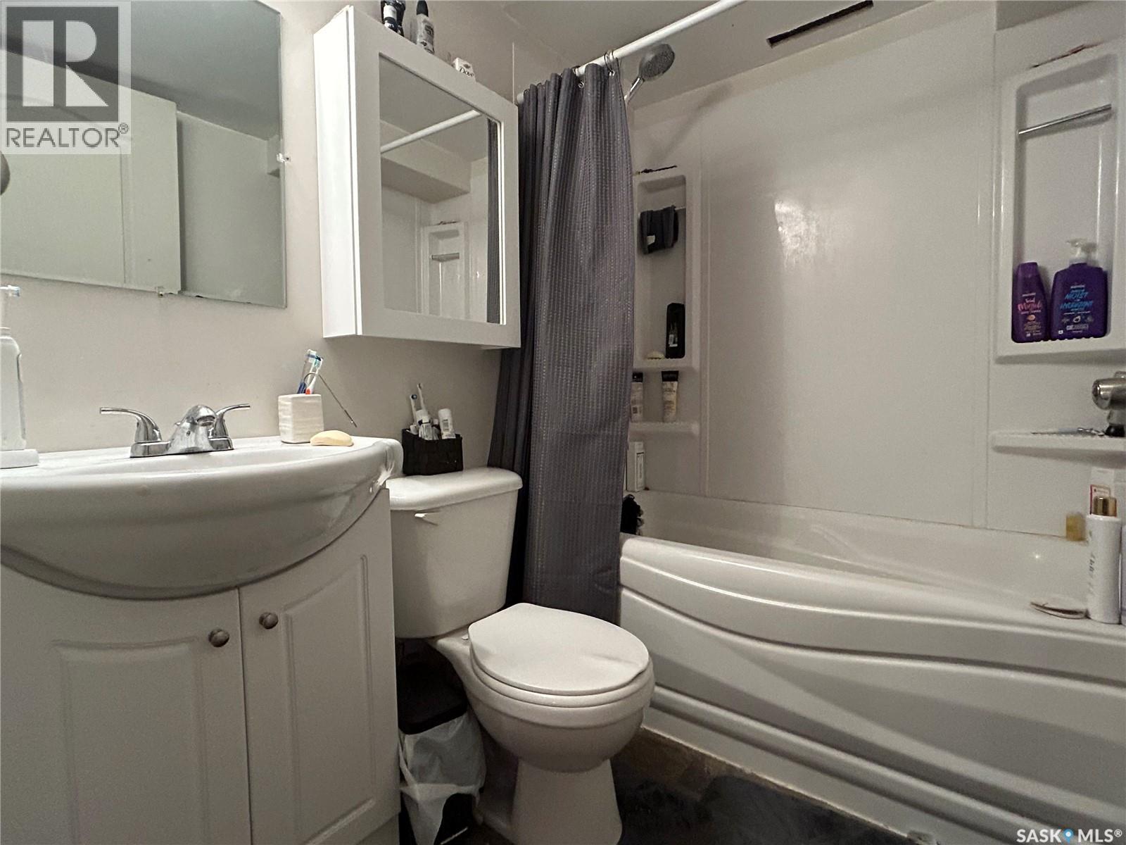 918 Albert Street, Estevan, SK - Indoor Photo Showing Bathroom