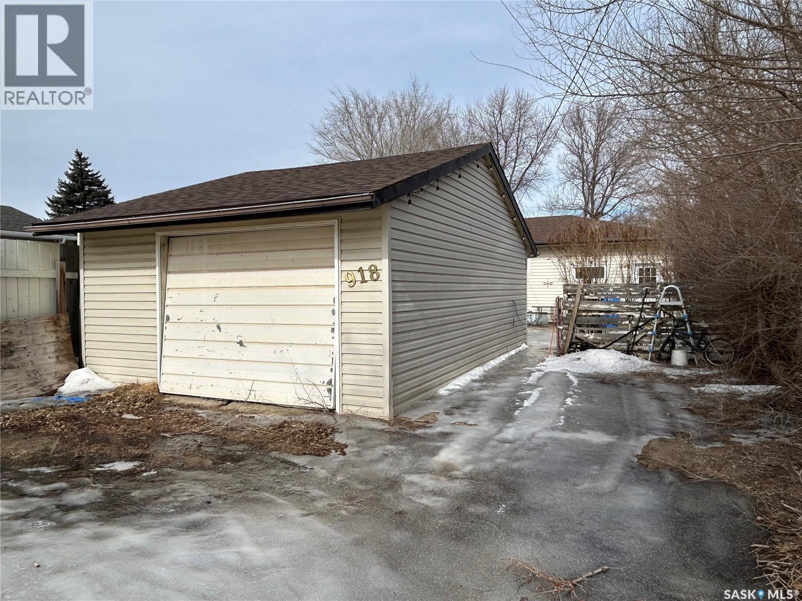 918 Albert Street, Estevan, SK - Outdoor