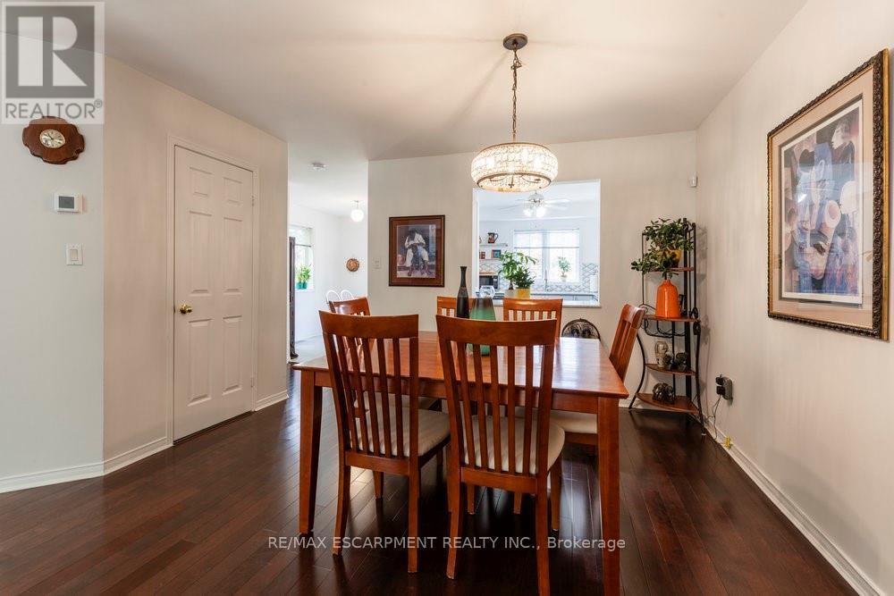 1 - 31 Moss Boulevard, Hamilton, ON - Indoor Photo Showing Dining Room
