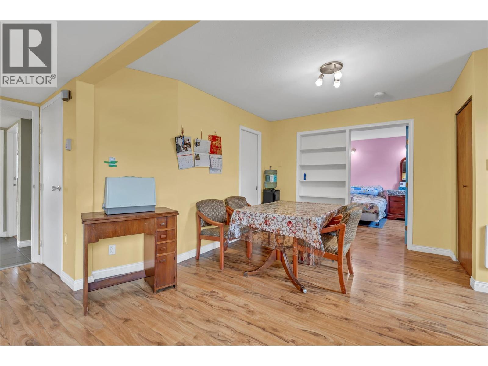 2494 Cornwall Drive, Penticton, BC - Indoor Photo Showing Dining Room