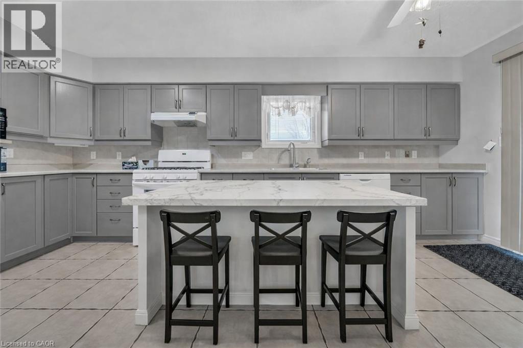 114 Glencliffe Court, Kitchener, ON - Indoor Photo Showing Kitchen