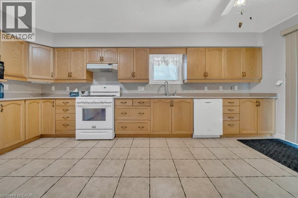 114 Glencliffe Court, Kitchener, ON - Indoor Photo Showing Kitchen