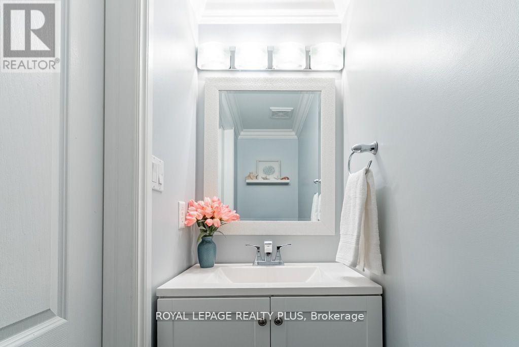 20 Navy Crescent, Brampton, ON - Indoor Photo Showing Bathroom