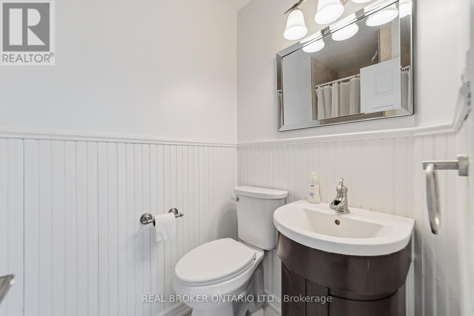 39 Templer Drive, Hamilton, ON - Indoor Photo Showing Bathroom