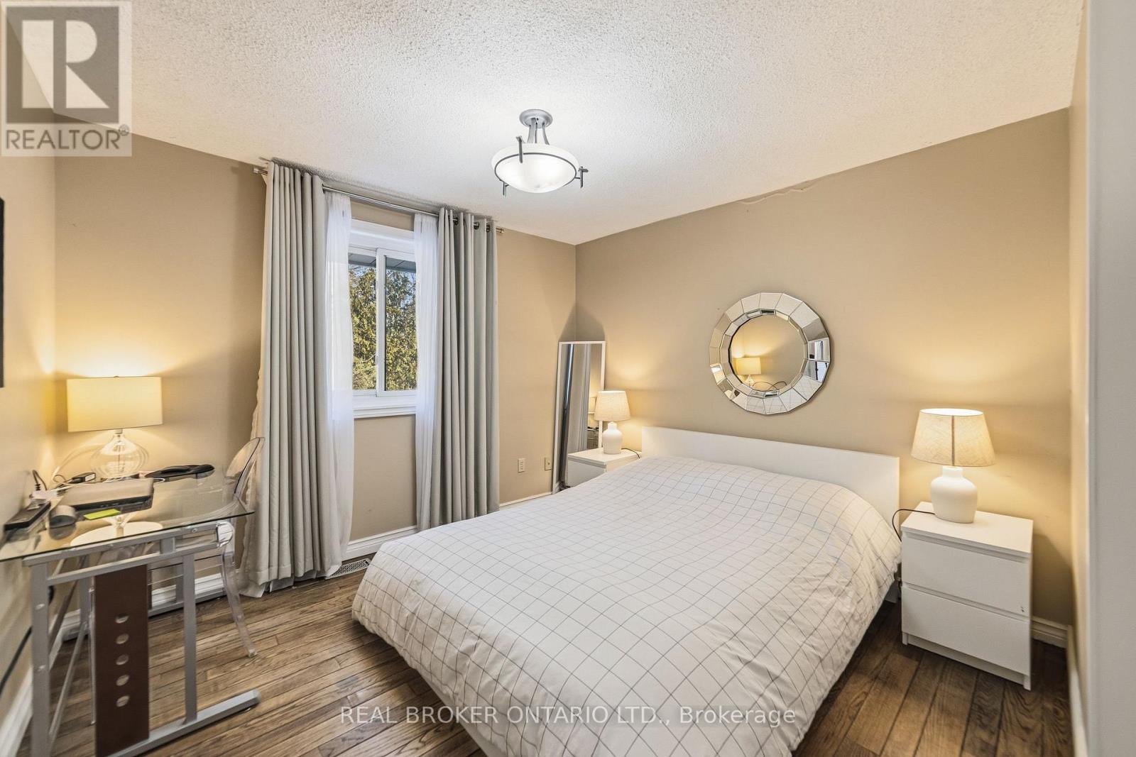39 Templer Drive, Hamilton, ON - Indoor Photo Showing Bedroom