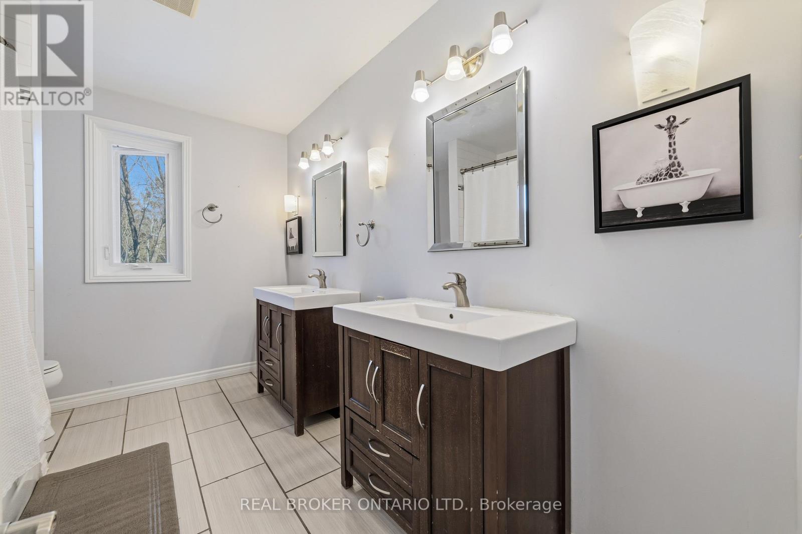 39 Templer Drive, Hamilton, ON - Indoor Photo Showing Bathroom