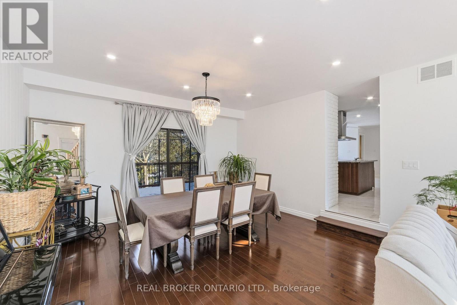 39 Templer Drive, Hamilton, ON - Indoor Photo Showing Dining Room