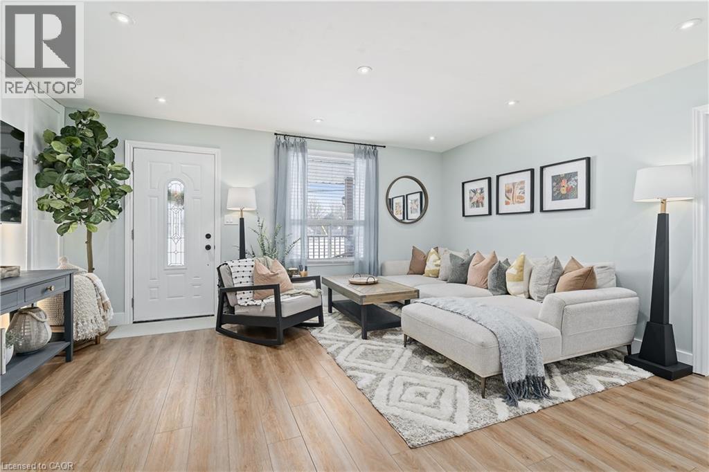 196 Durham Avenue, Cambridge, ON - Indoor Photo Showing Living Room With Fireplace