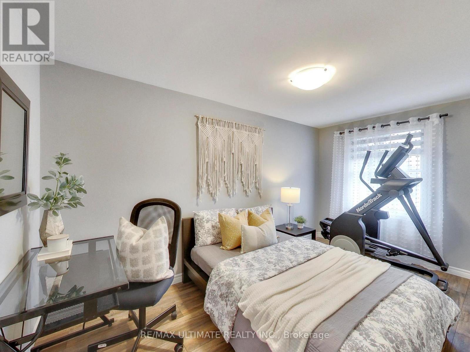 496 Elgin Street N, Cambridge, ON - Indoor Photo Showing Bedroom