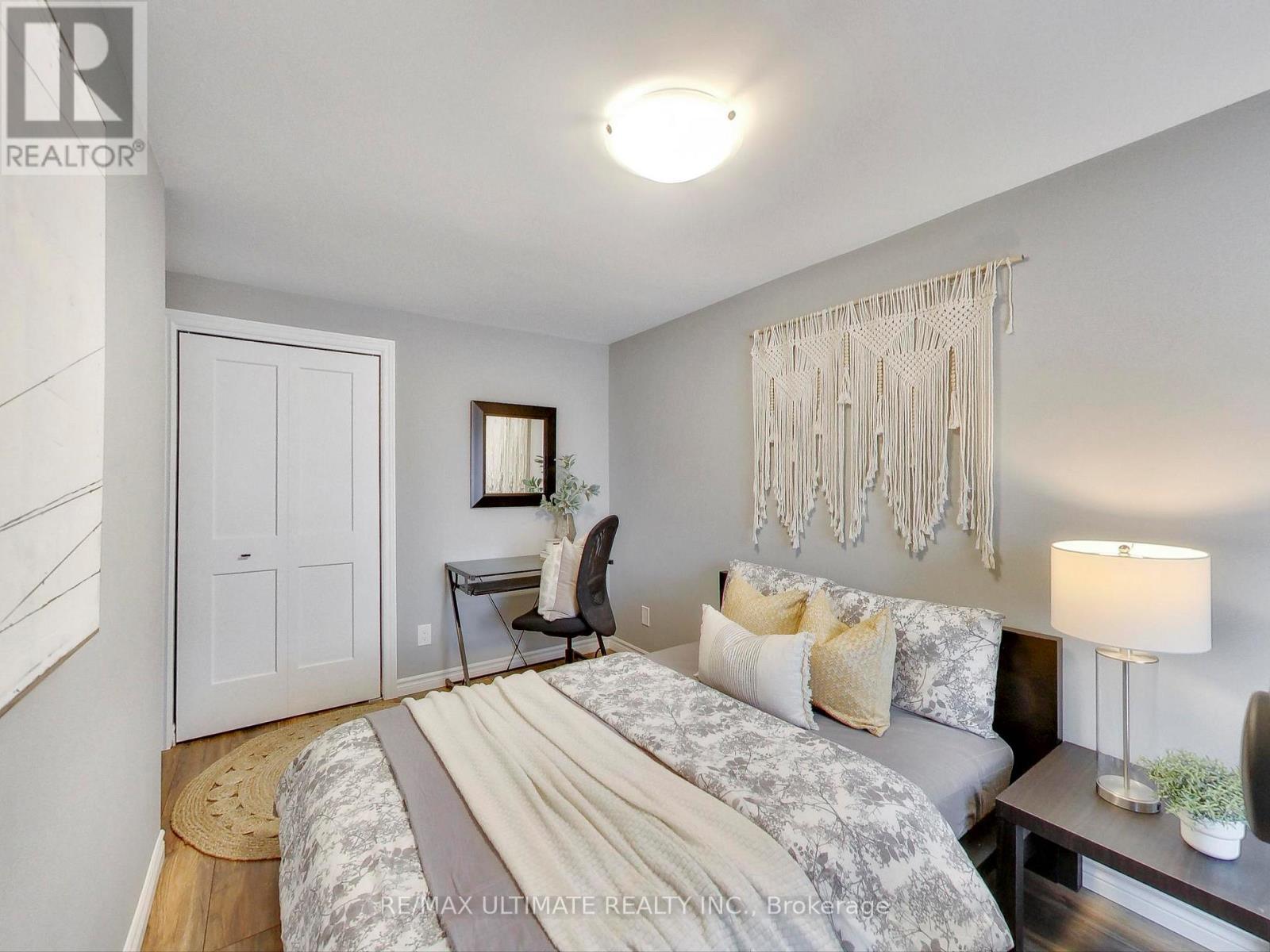 496 Elgin Street N, Cambridge, ON - Indoor Photo Showing Bedroom