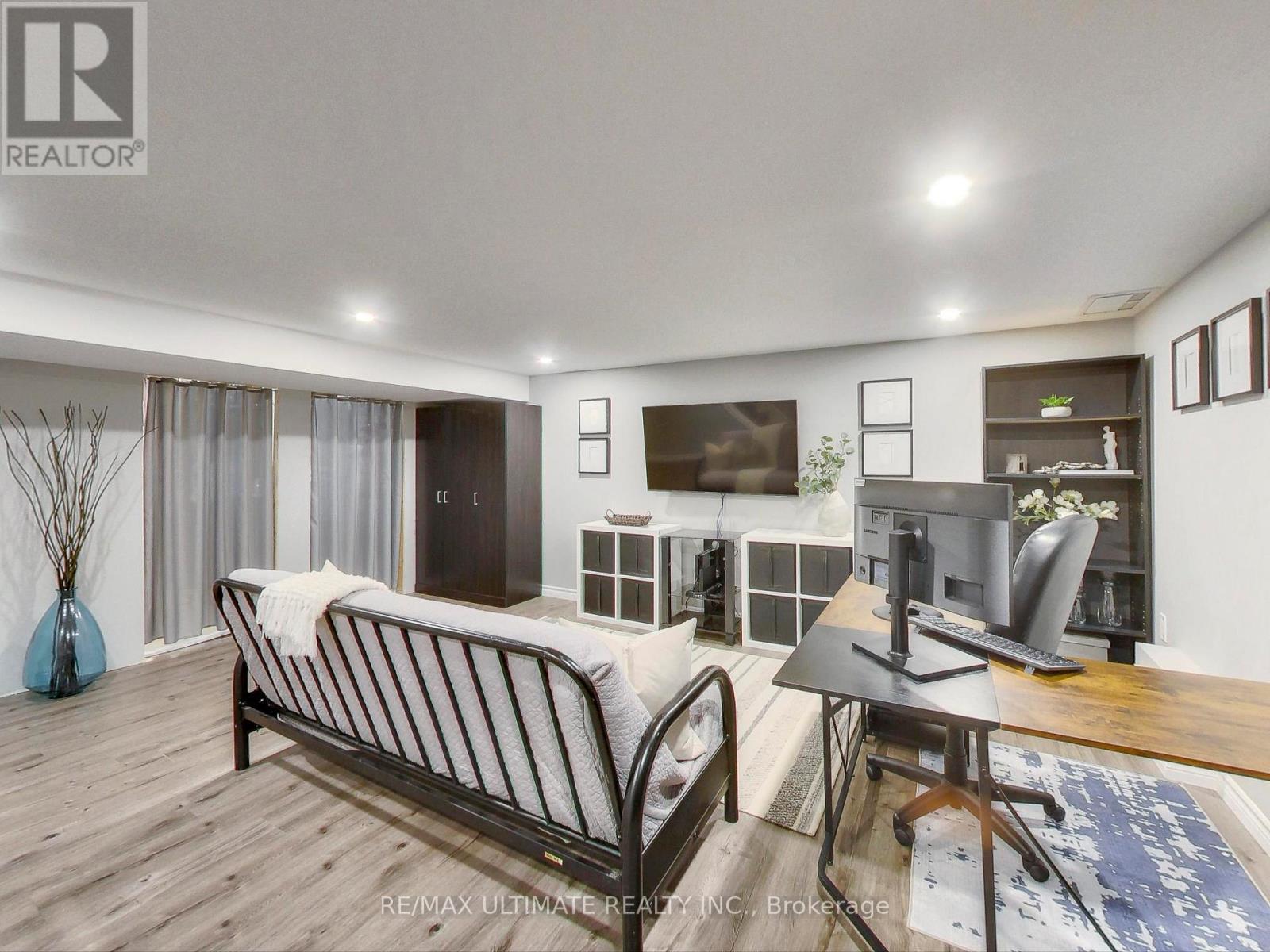 496 Elgin Street N, Cambridge, ON - Indoor