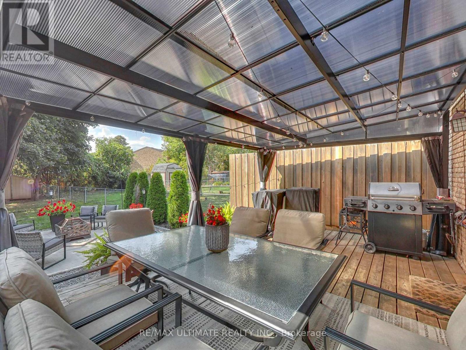 496 Elgin Street N, Cambridge, ON - Outdoor With Deck Patio Veranda