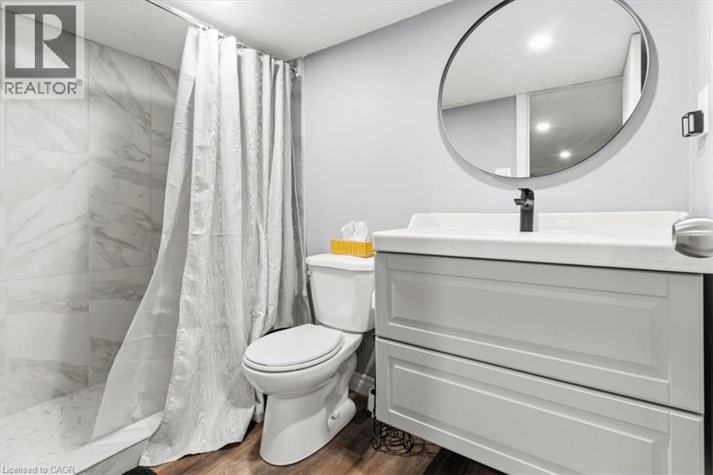 Basement bathroom, 3-piece - 29 Wexford Avenue N, Hamilton, ON - Indoor Photo Showing Bathroom