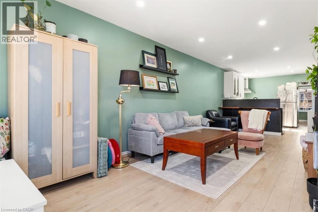 Main floor - 29 Wexford Avenue N, Hamilton, ON - Indoor Photo Showing Other Room