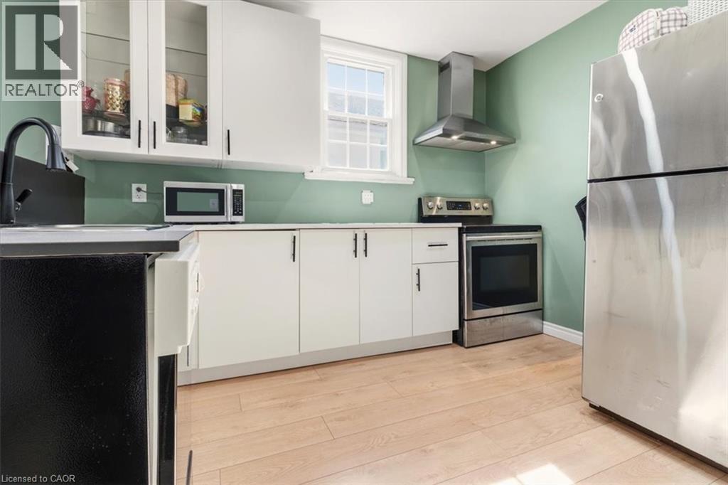 Main floor kitchen - 29 Wexford Avenue N, Hamilton, ON - Indoor Photo Showing Kitchen
