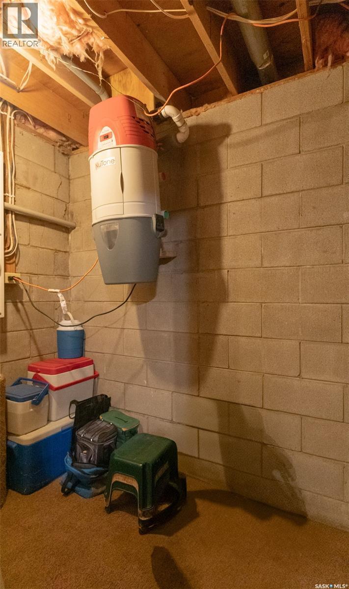 706 2Nd Avenue, Borden, SK - Indoor