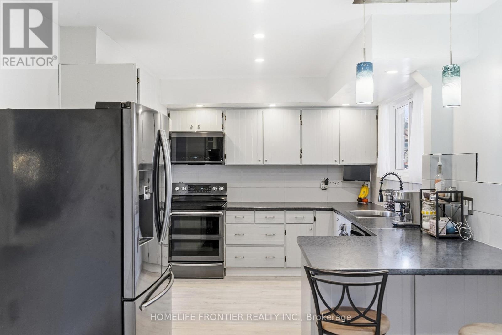 977 Upper Wellington Street, Hamilton, ON - Indoor Photo Showing Kitchen With Upgraded Kitchen