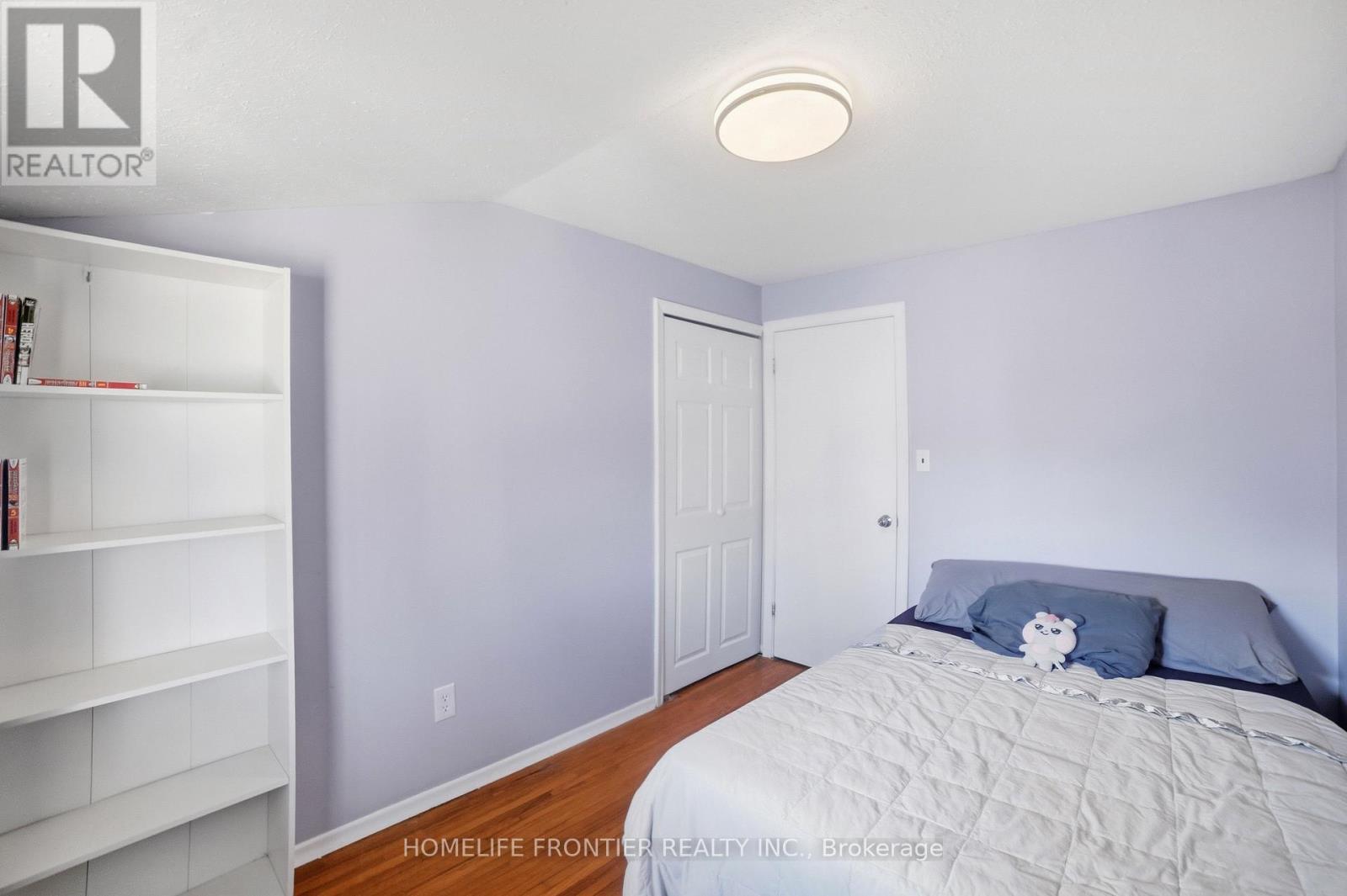 977 Upper Wellington Street, Hamilton, ON - Indoor Photo Showing Bedroom