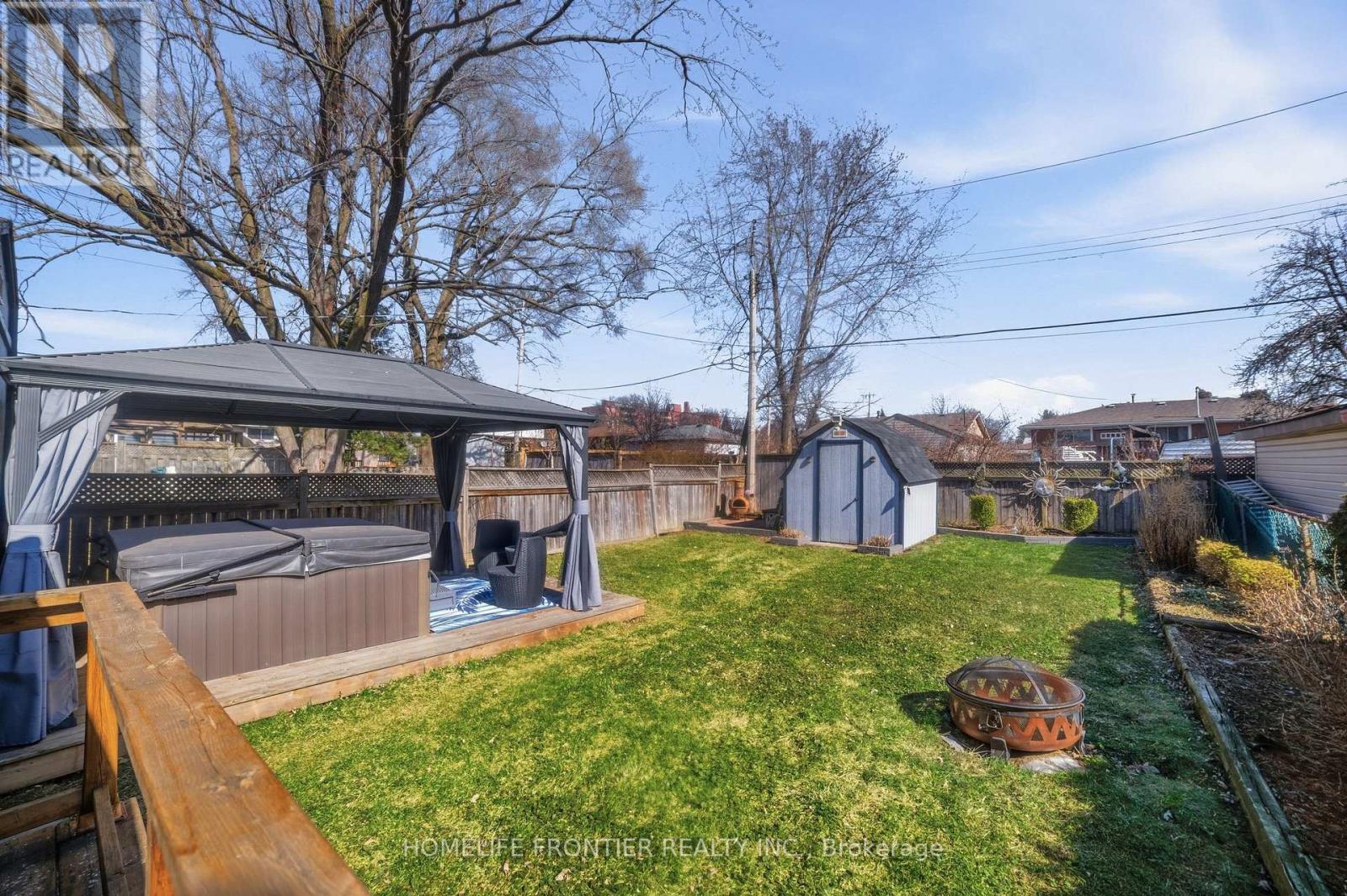 977 Upper Wellington Street, Hamilton, ON - Outdoor