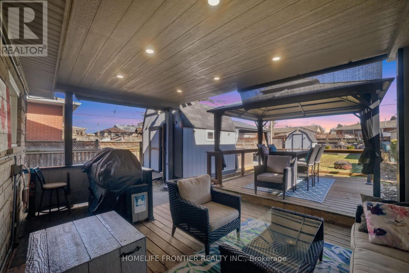 977 Upper Wellington Street, Hamilton, ON - Outdoor With Deck Patio Veranda With Exterior