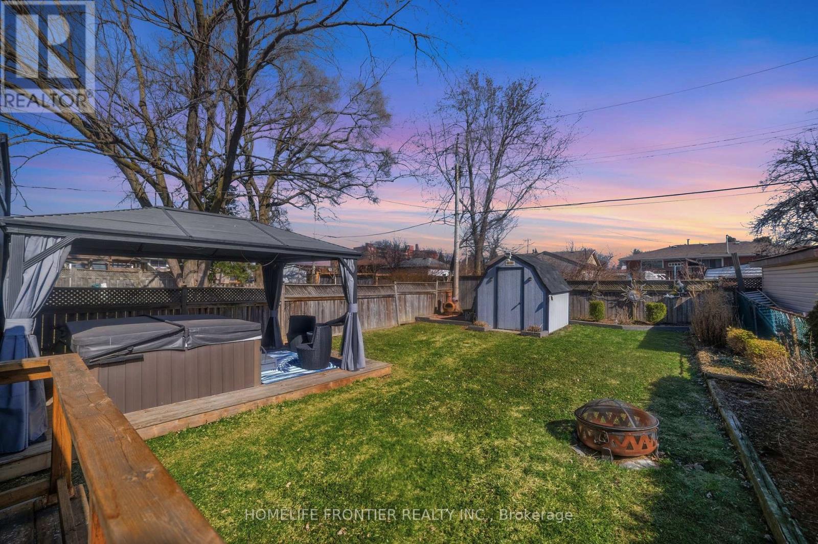 977 Upper Wellington Street, Hamilton, ON - Outdoor