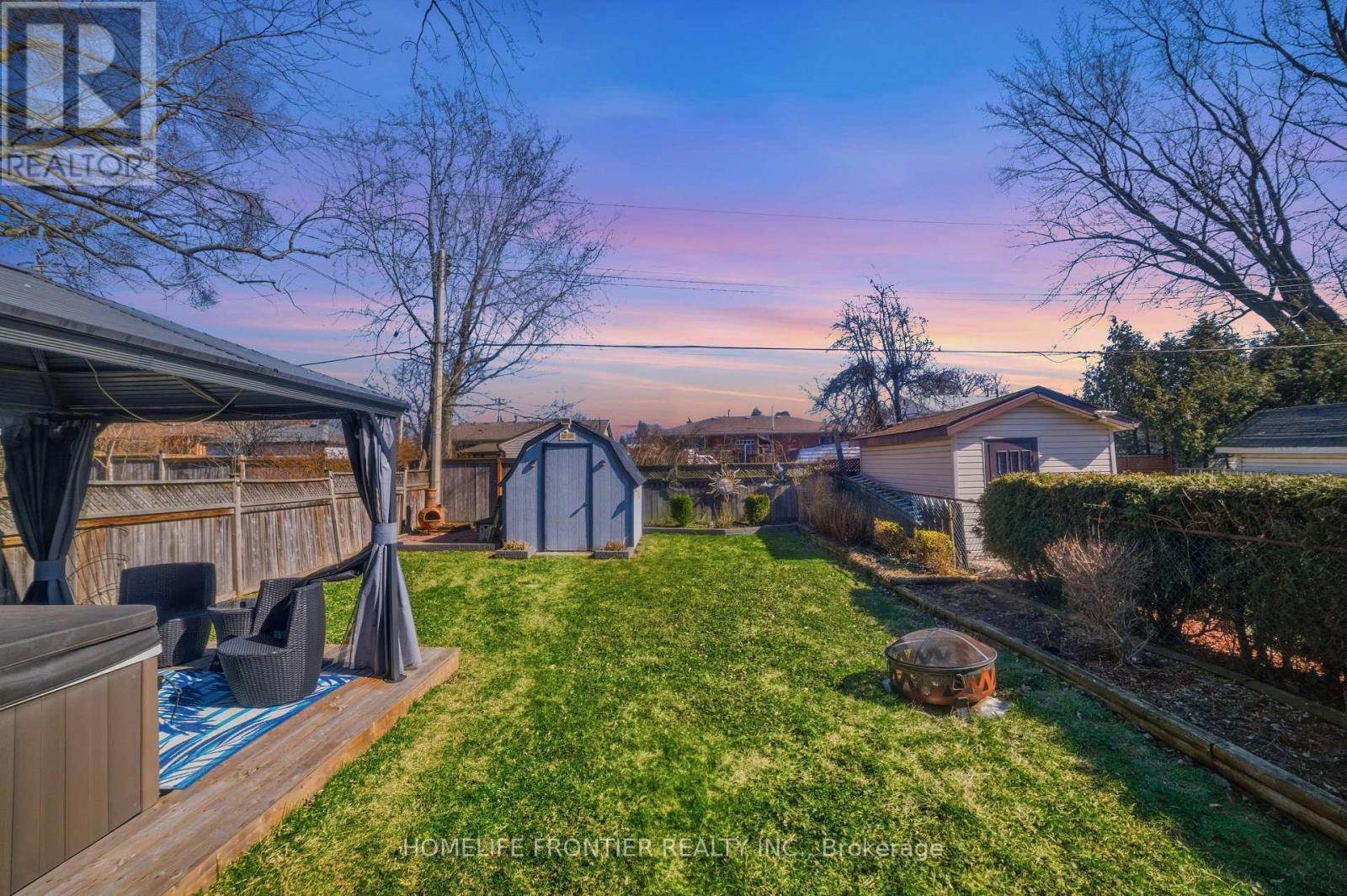 977 Upper Wellington Street, Hamilton, ON - Outdoor