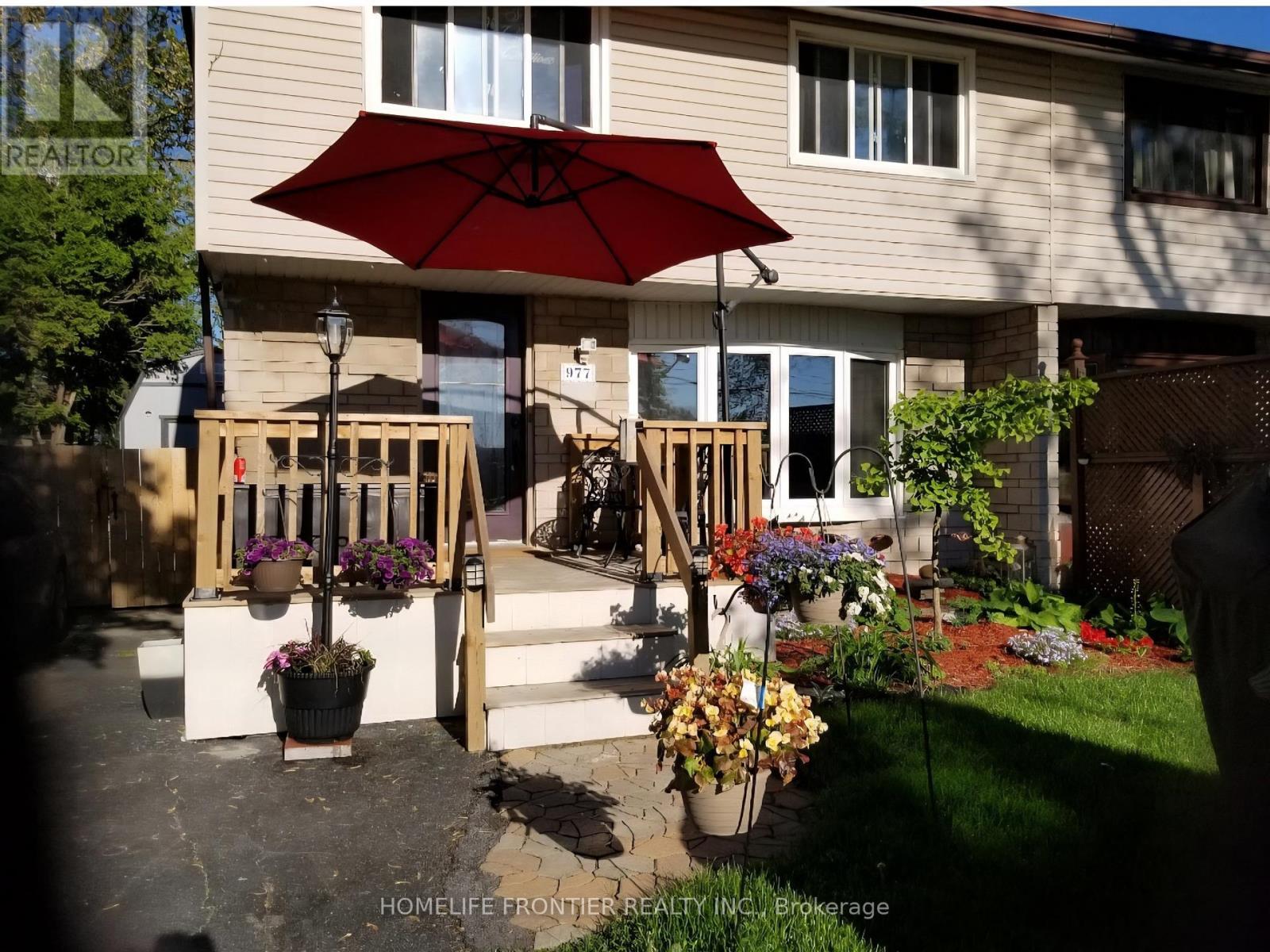 977 Upper Wellington Street, Hamilton, ON - Outdoor