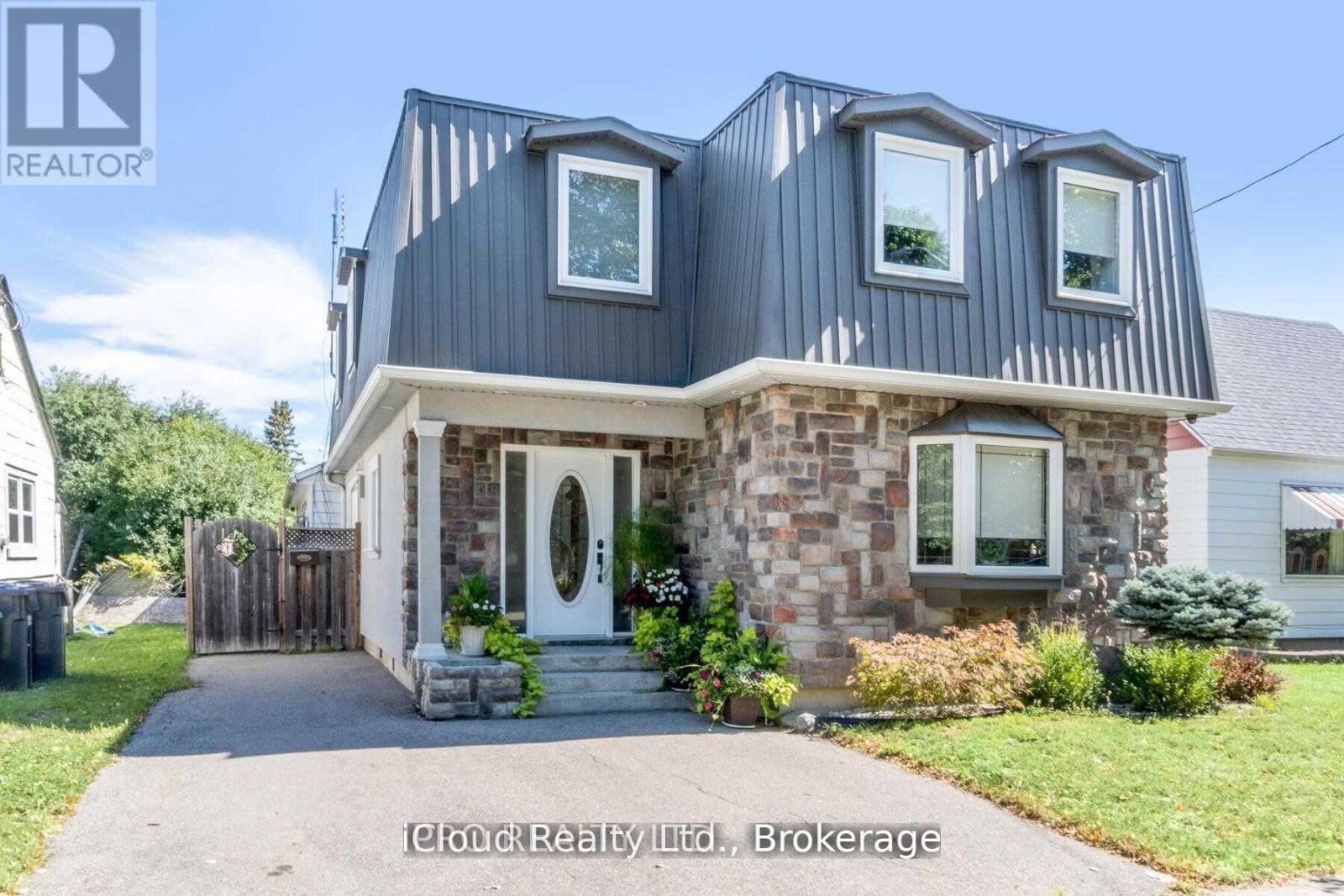 18 Sunset Boulevard, Brampton, ON - Outdoor With Facade