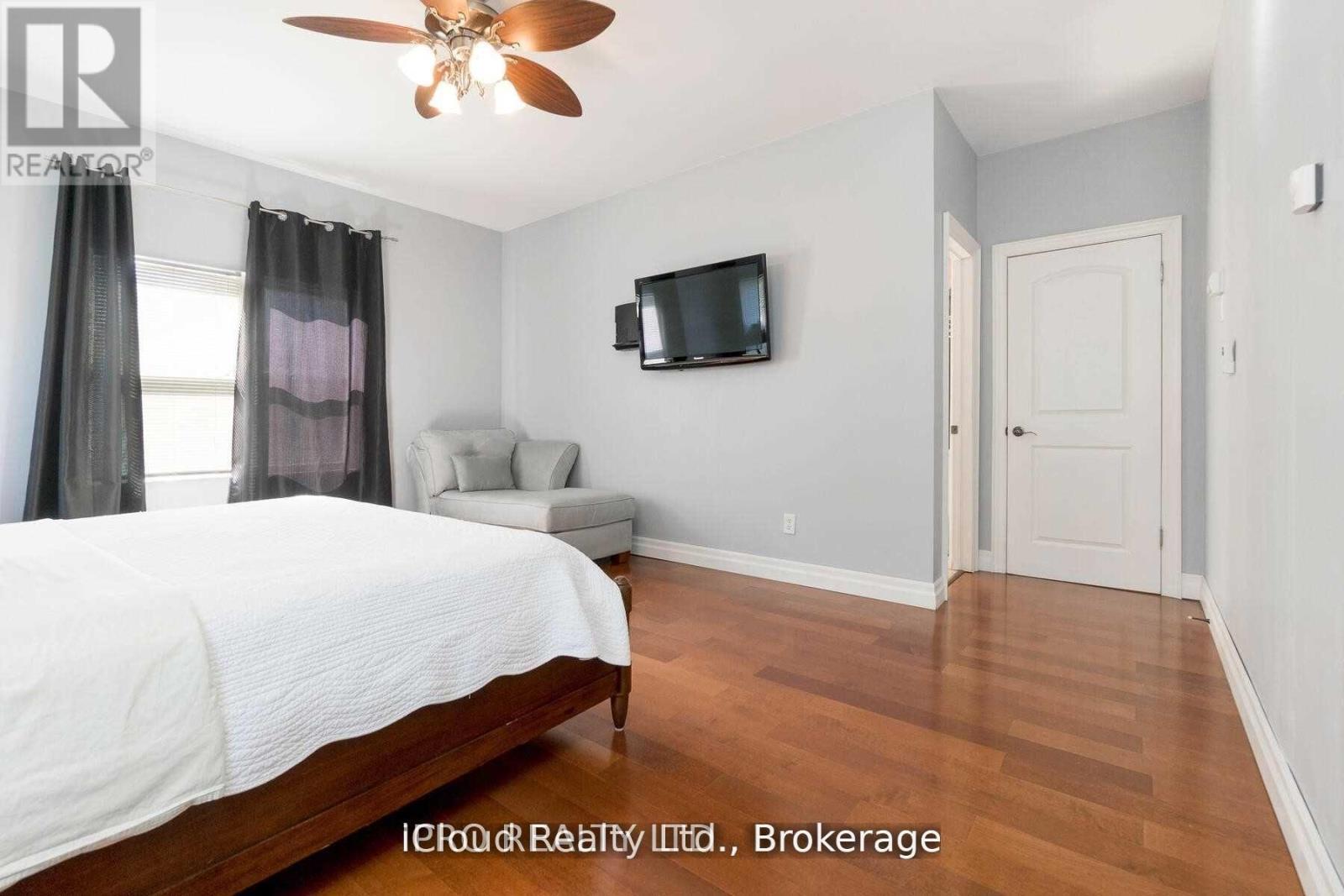 18 Sunset Boulevard, Brampton, ON - Indoor Photo Showing Bedroom