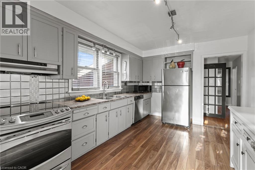 96 Terrace Drive, Hamilton, ON - Indoor Photo Showing Kitchen With Double Sink