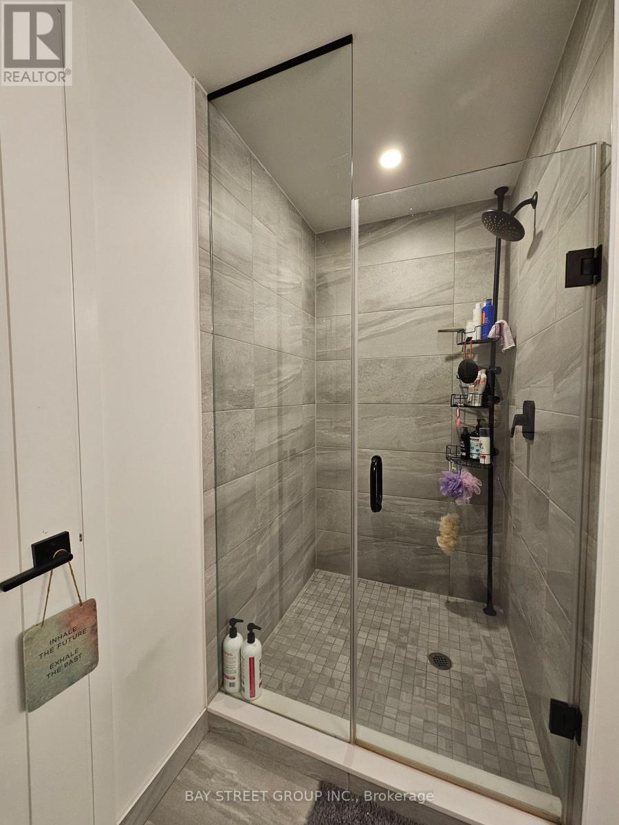 801 - 2369 Danforth Avenue, Toronto, ON - Indoor Photo Showing Bathroom