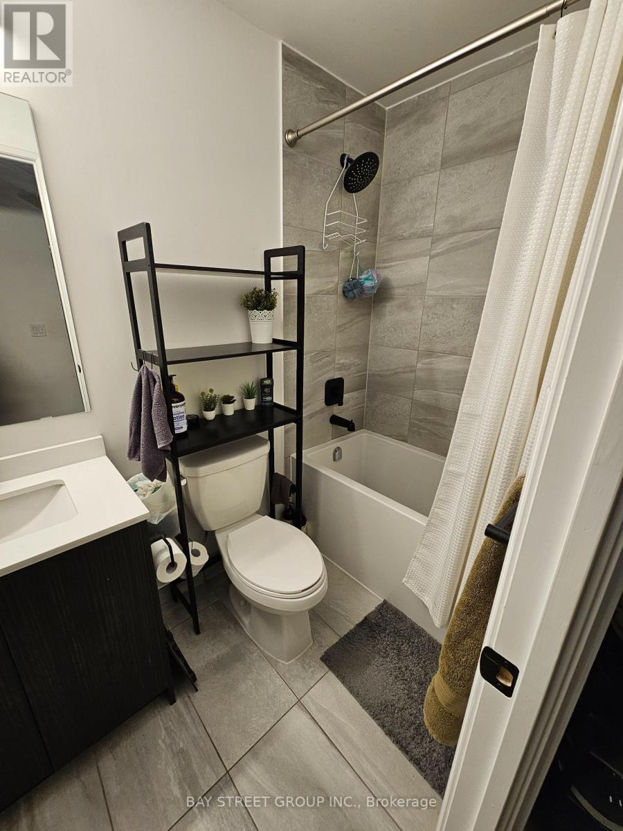 801 - 2369 Danforth Avenue, Toronto, ON - Indoor Photo Showing Bathroom