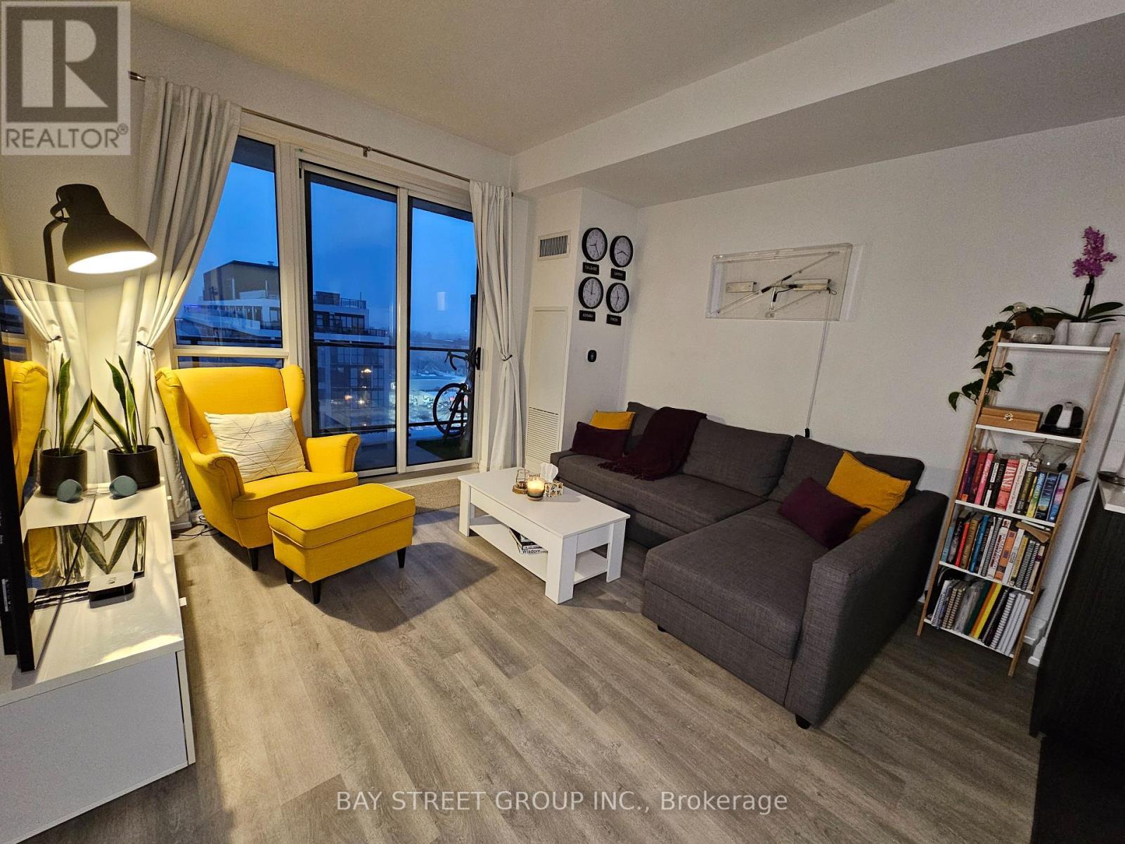801 - 2369 Danforth Avenue, Toronto, ON - Indoor Photo Showing Living Room