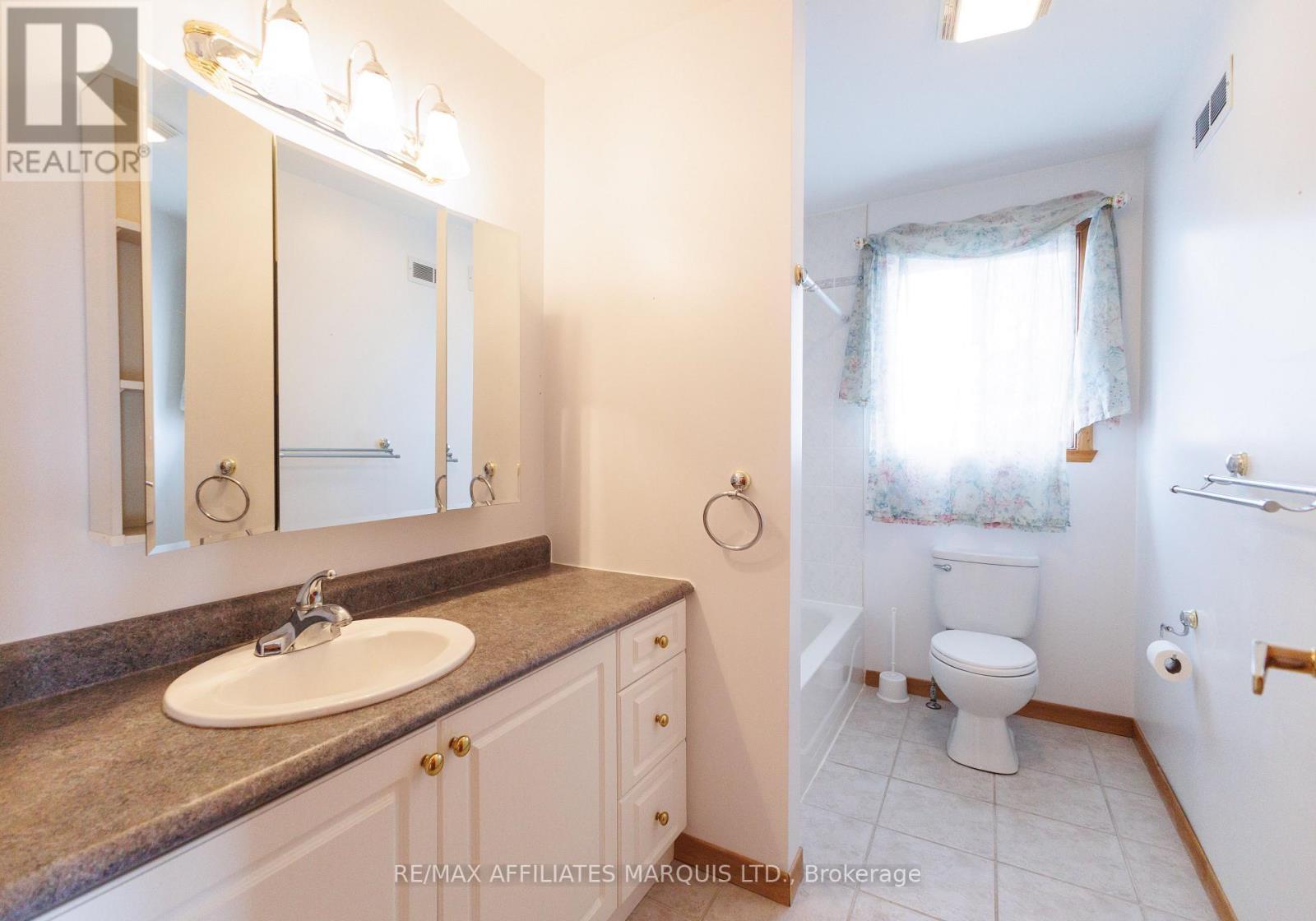 264 Ivan Crescent, Cornwall, ON - Indoor Photo Showing Bathroom