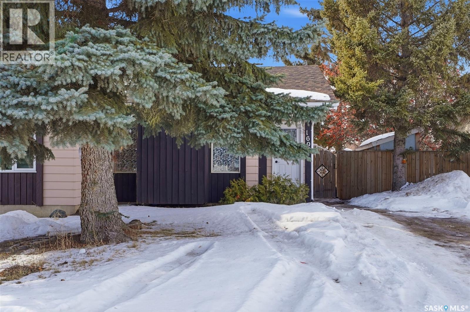 1608 Vickies Avenue, Saskatoon, SK - Outdoor
