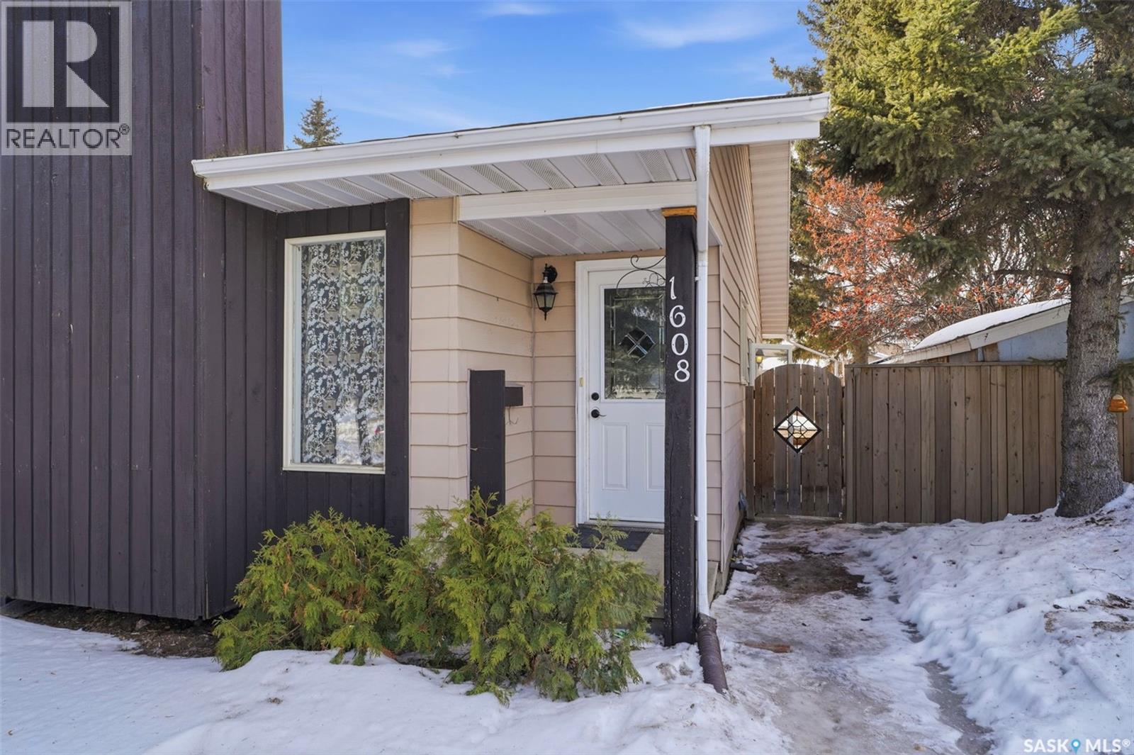 1608 Vickies Avenue, Saskatoon, SK - Outdoor