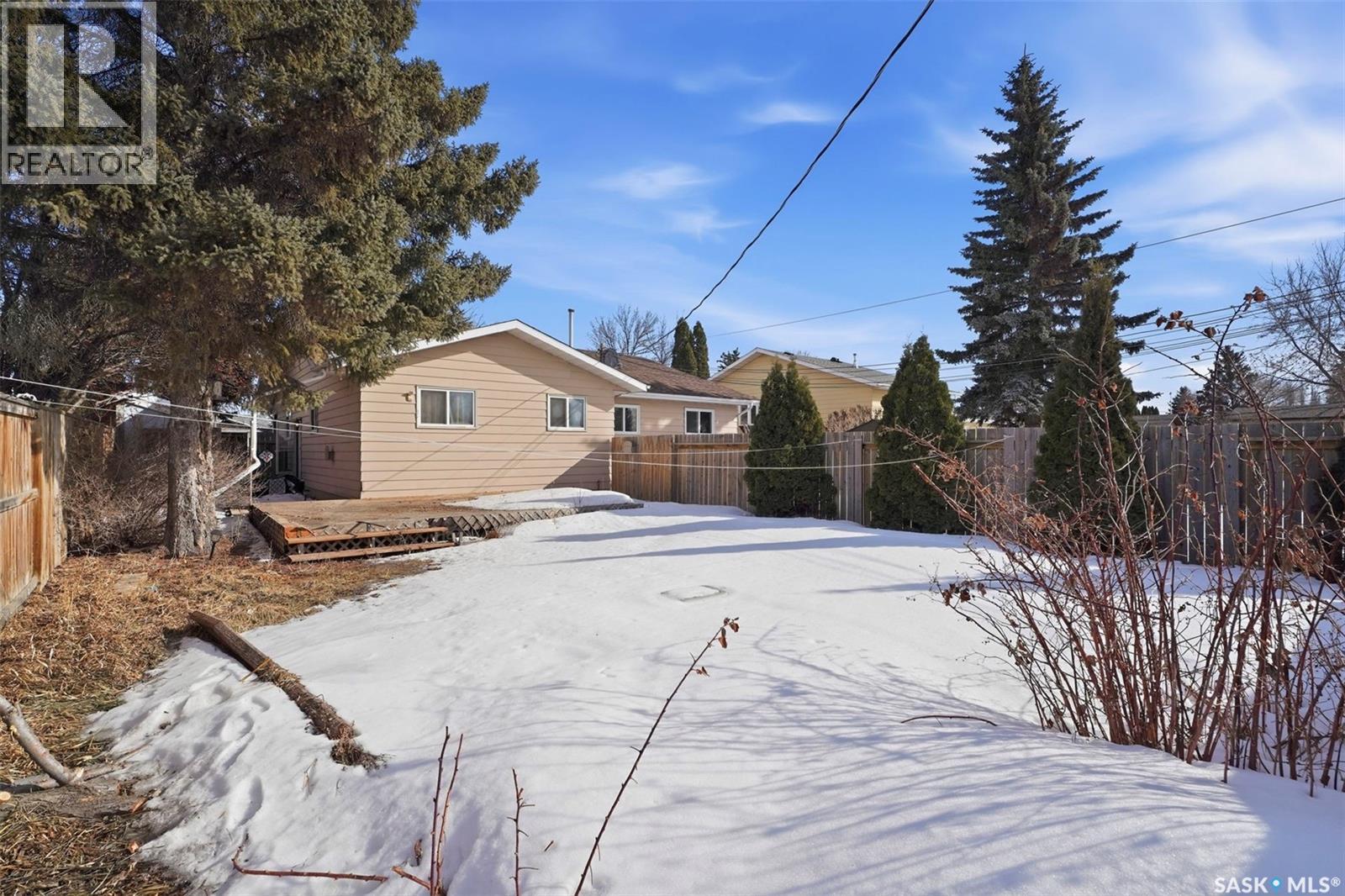 1608 Vickies Avenue, Saskatoon, SK - Outdoor