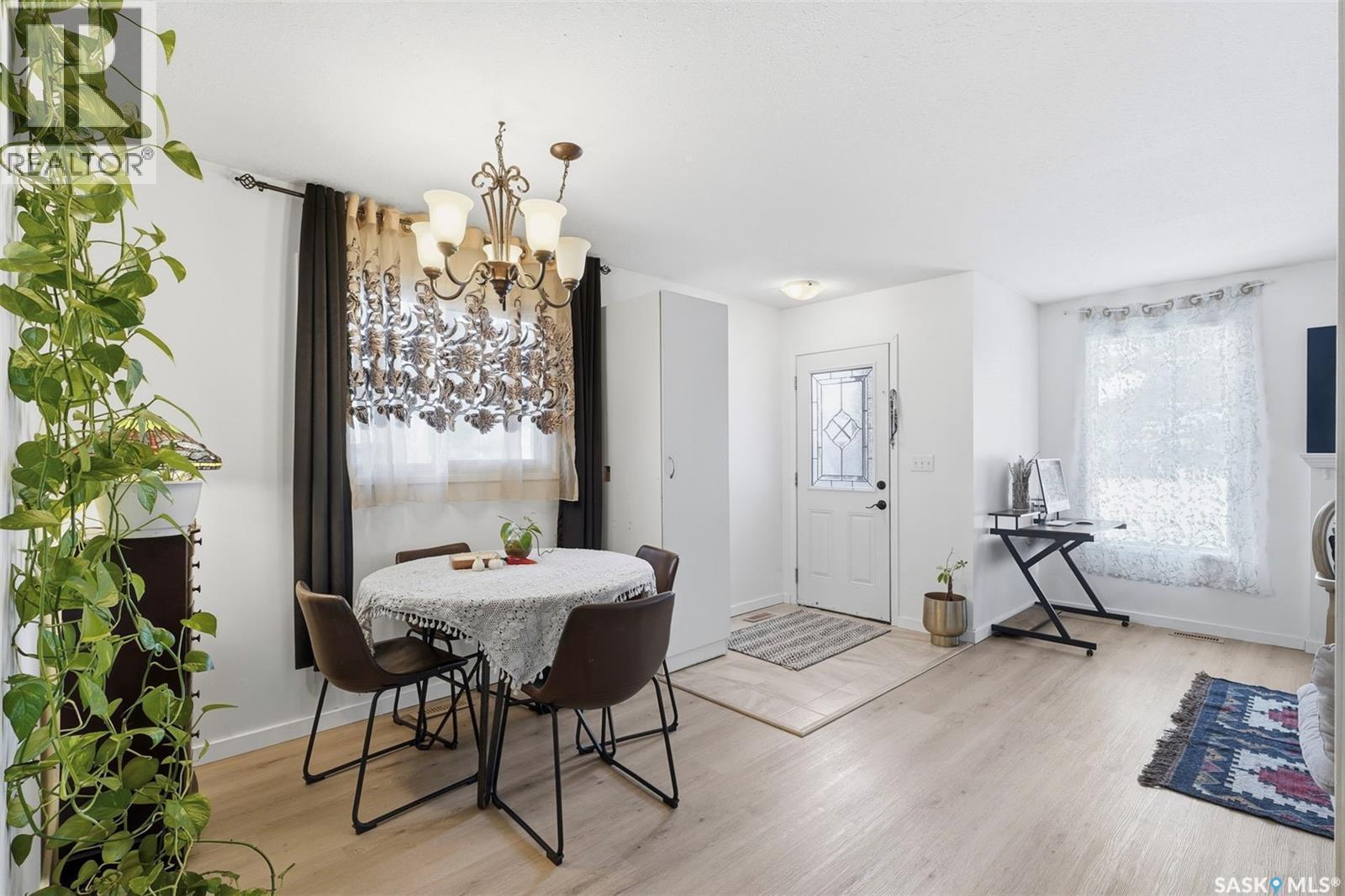 1608 Vickies Avenue, Saskatoon, SK - Indoor Photo Showing Dining Room