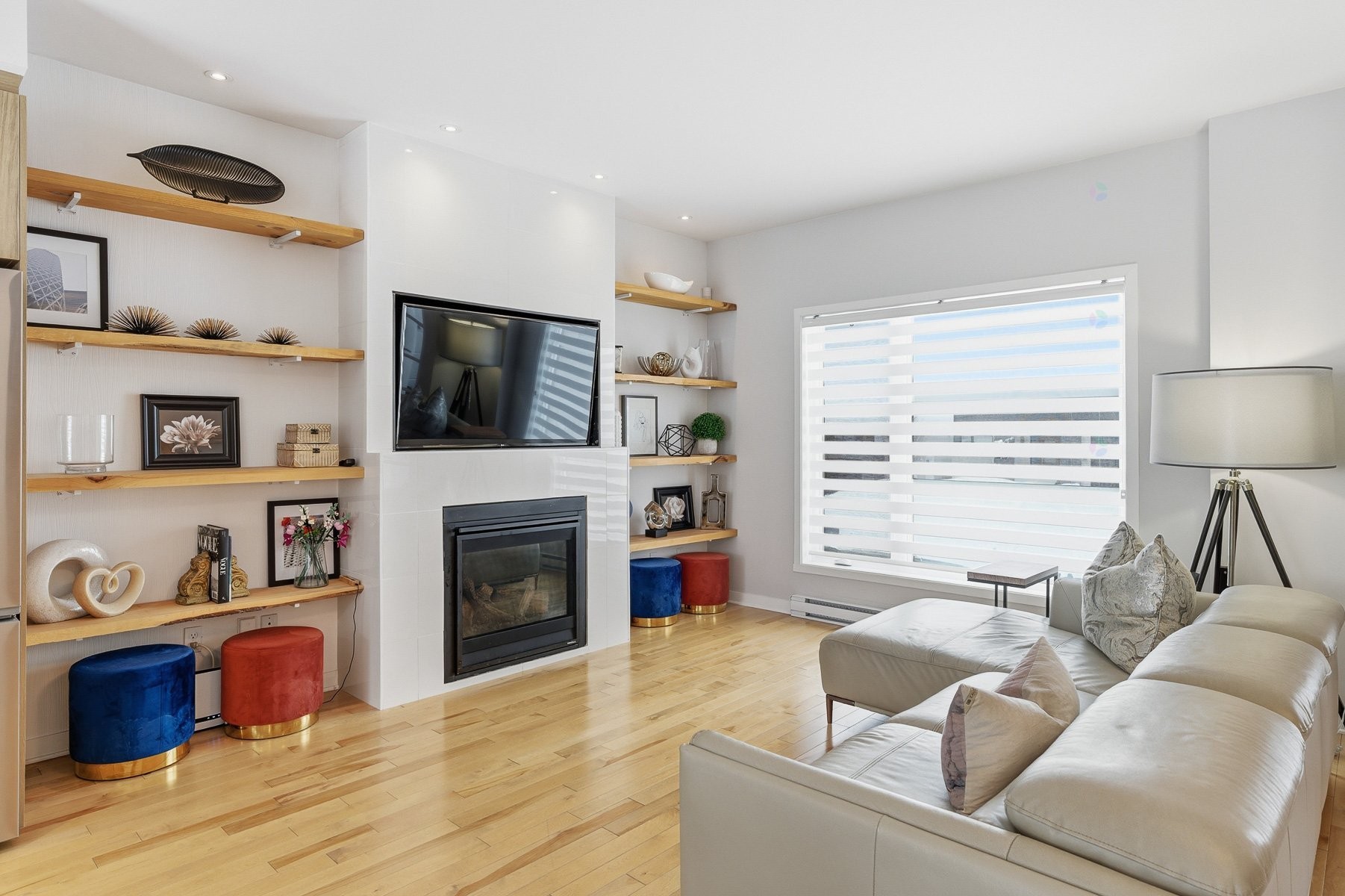 Salon - 717 Rue De Chenonceau, Saint-Jérôme, QC - Indoor Photo Showing Living Room With Fireplace