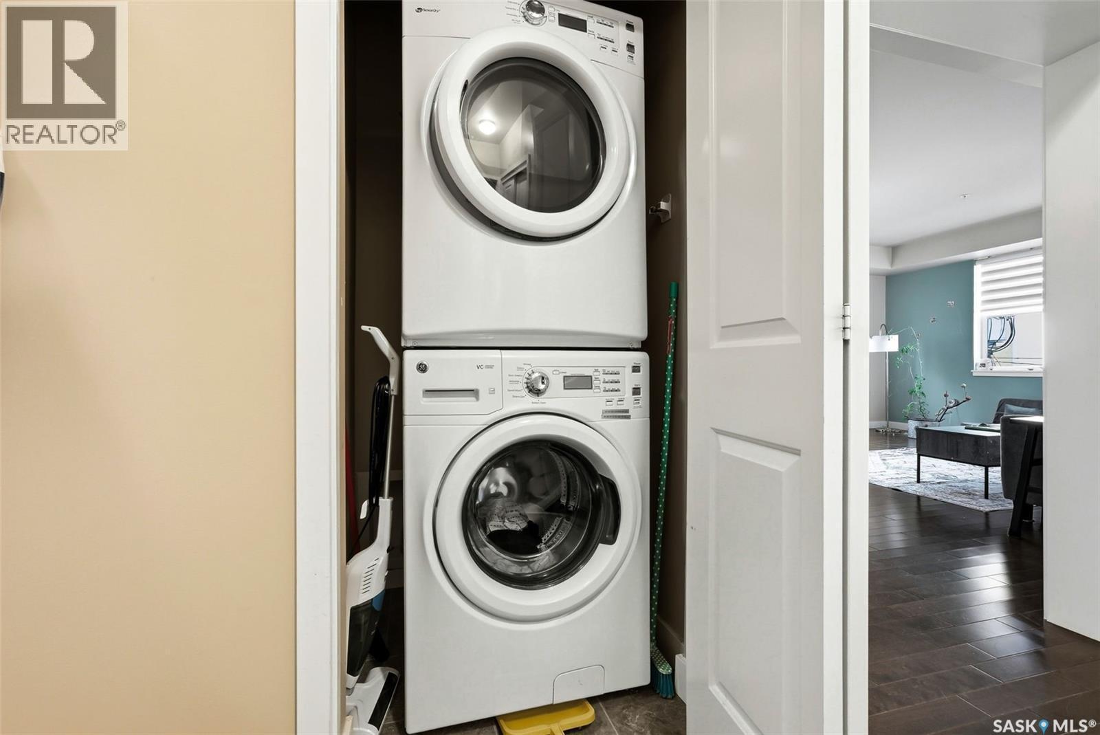 301 2255 Angus Street, Regina, SK - Indoor Photo Showing Laundry Room