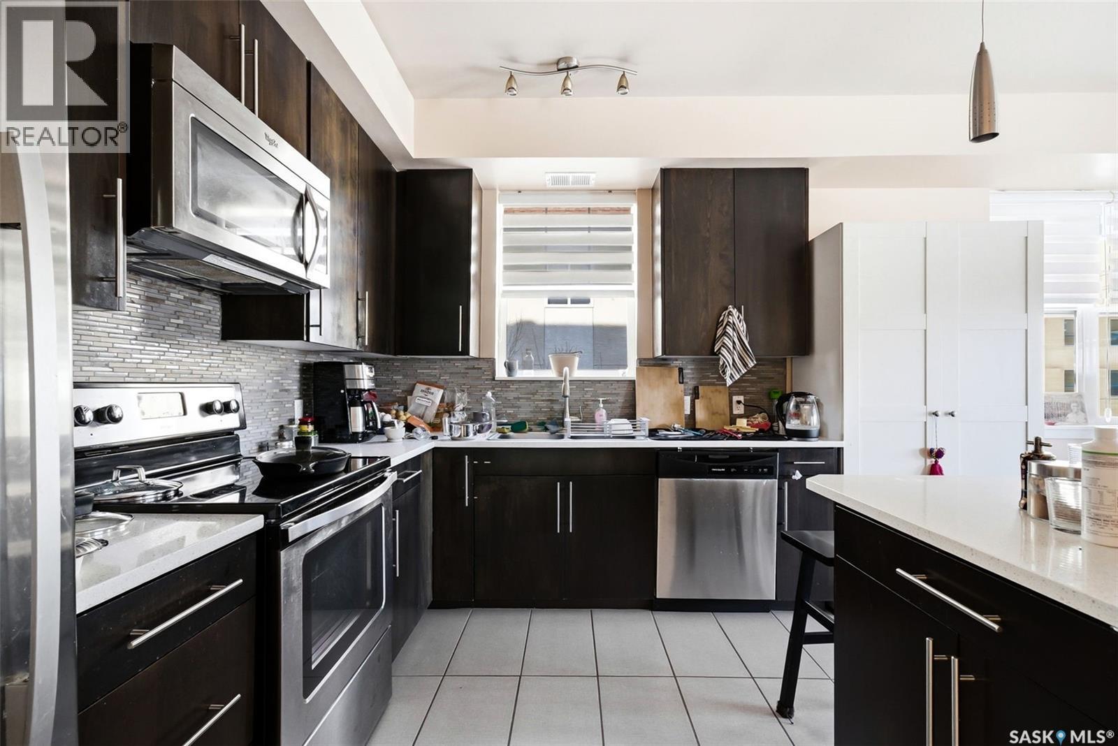 301 2255 Angus Street, Regina, SK - Indoor Photo Showing Kitchen With Stainless Steel Kitchen With Upgraded Kitchen