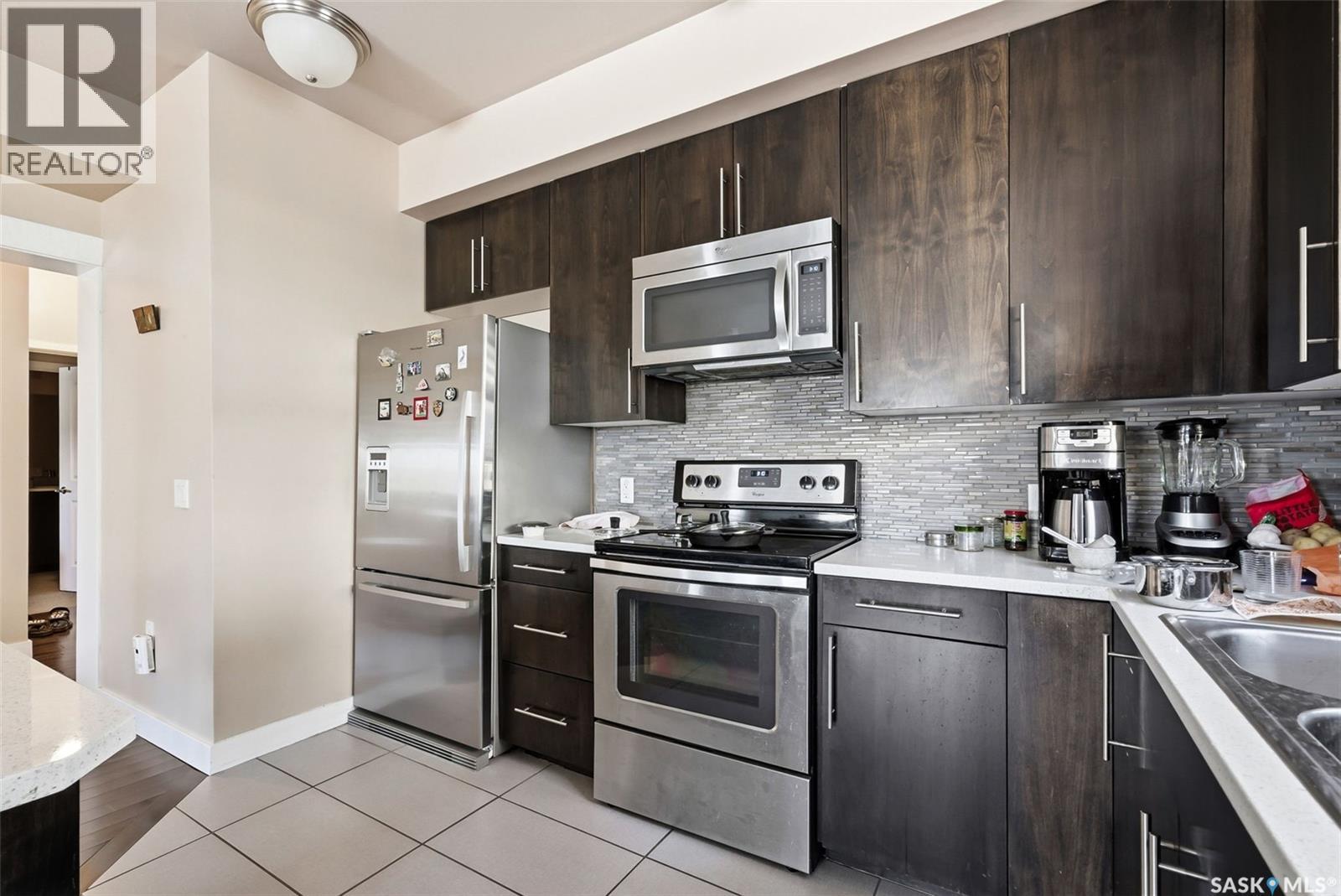 301 2255 Angus Street, Regina, SK - Indoor Photo Showing Kitchen With Stainless Steel Kitchen With Upgraded Kitchen