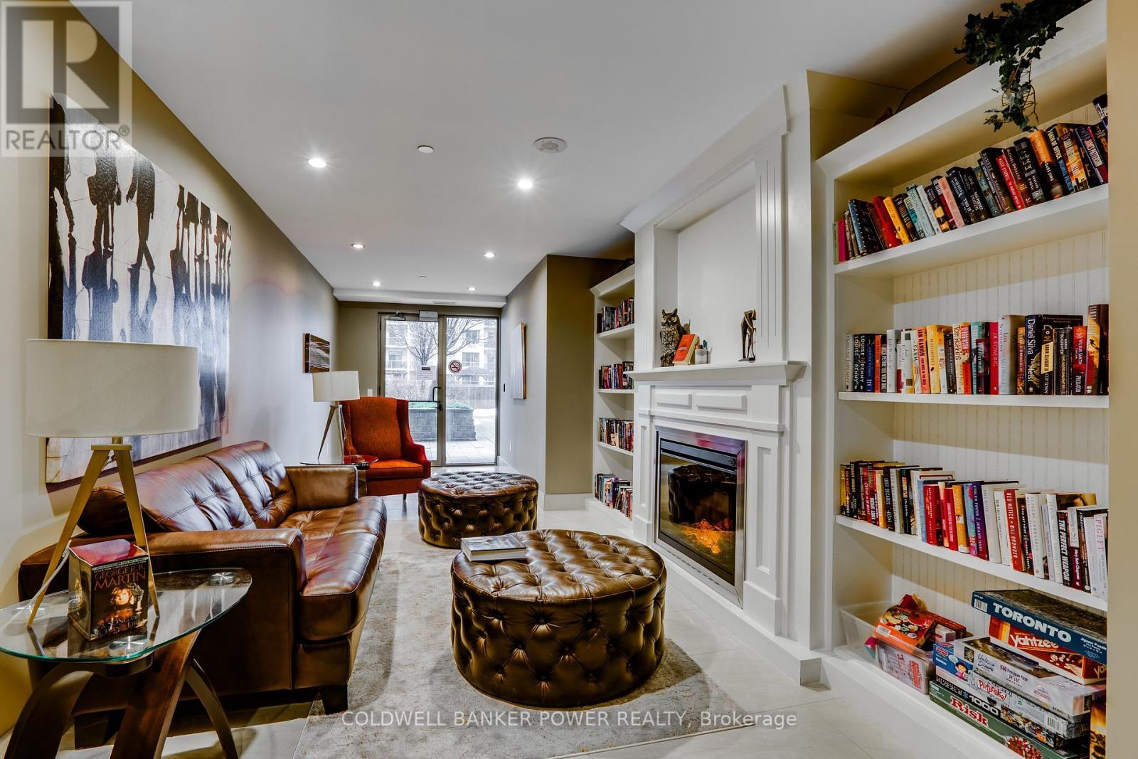 1311 - 330 Ridout Street N, London East (East K), ON - Indoor With Fireplace