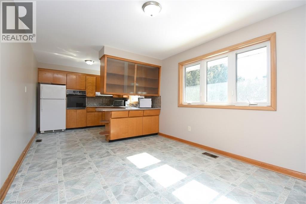 142 Delmar Drive, Hamilton, ON - Indoor Photo Showing Kitchen
