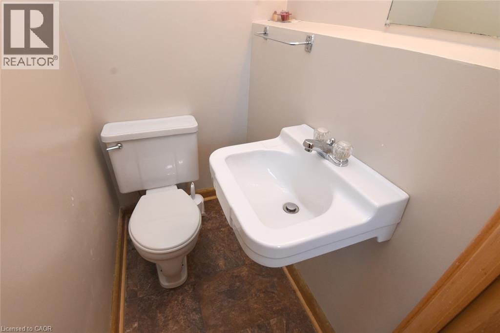 142 Delmar Drive, Hamilton, ON - Indoor Photo Showing Bathroom