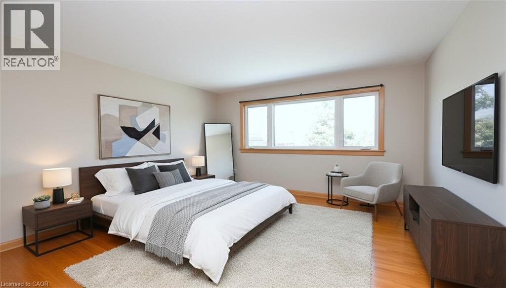 142 Delmar Drive, Hamilton, ON - Indoor Photo Showing Bedroom