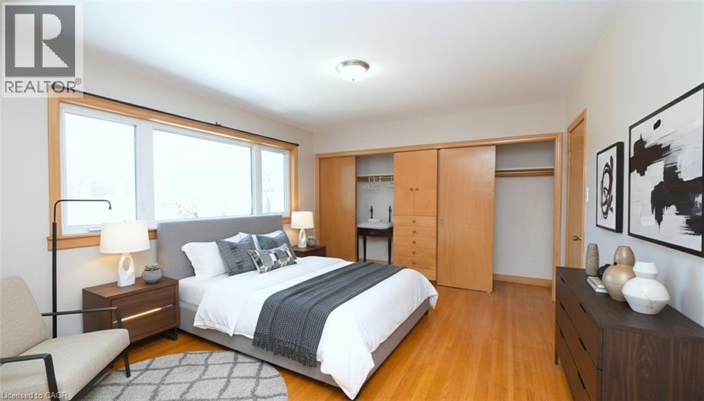 142 Delmar Drive, Hamilton, ON - Indoor Photo Showing Bedroom