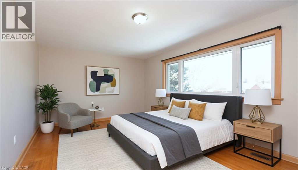 142 Delmar Drive, Hamilton, ON - Indoor Photo Showing Bedroom