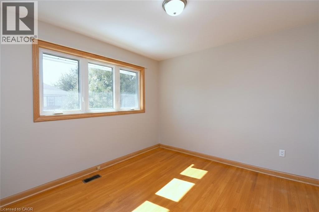 142 Delmar Drive, Hamilton, ON - Indoor Photo Showing Other Room