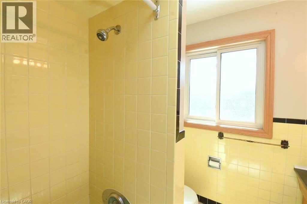 142 Delmar Drive, Hamilton, ON - Indoor Photo Showing Bathroom
